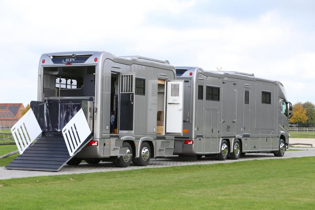 van chevaux avec appartement