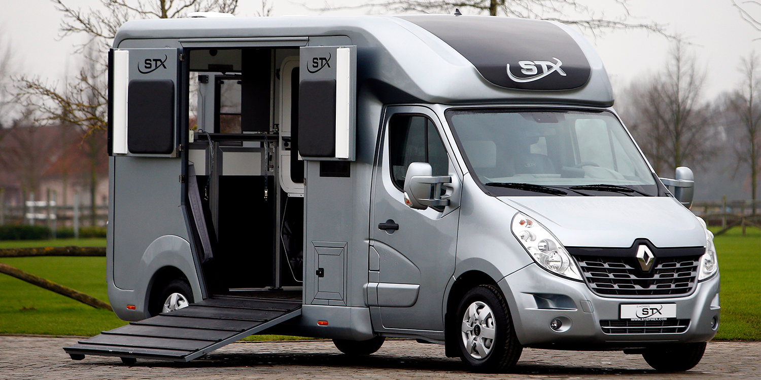 STX2horses1500x750 SRM Vans Raynaud